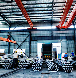 Picture of Black steel pipe and galvanized steel pipe.